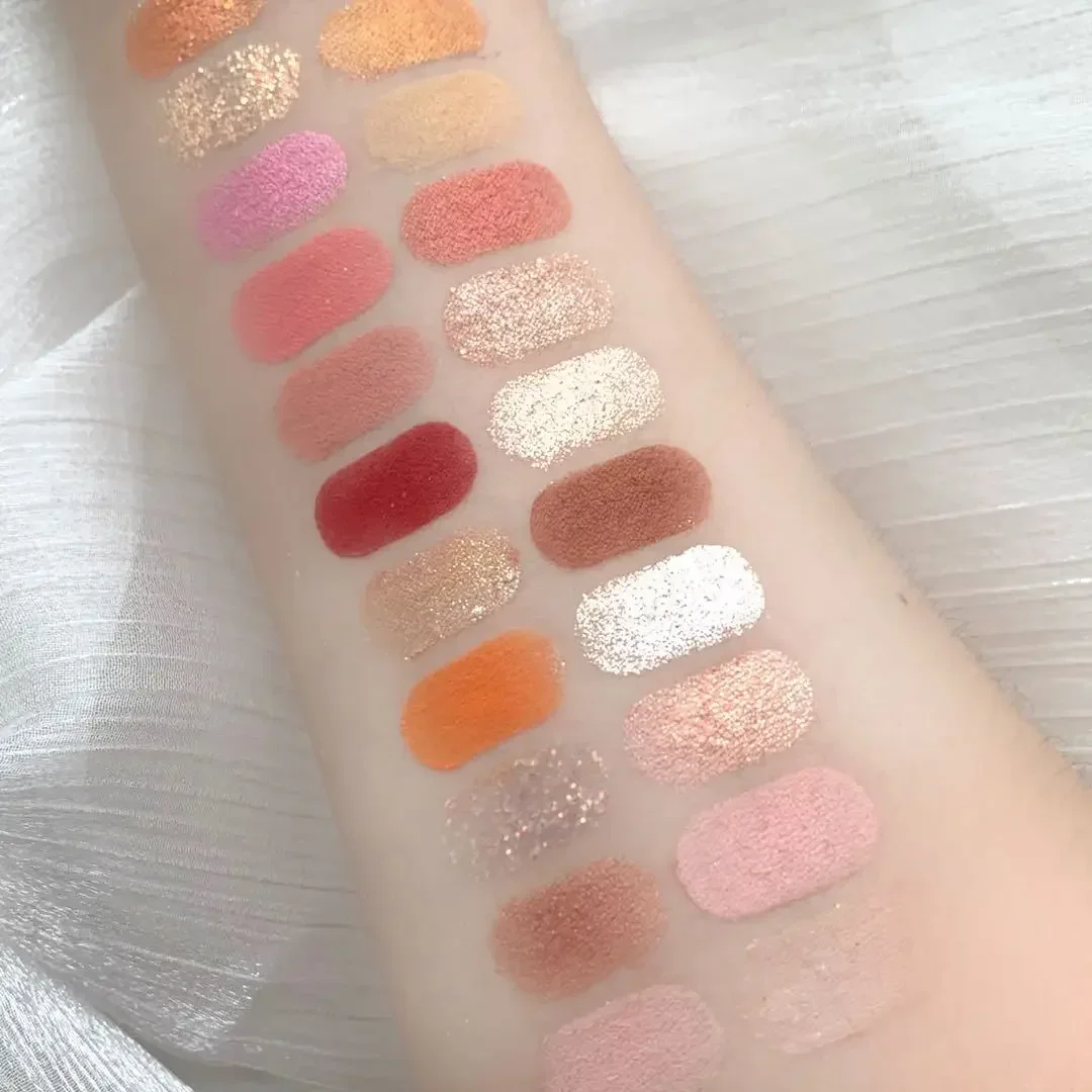 Fuloving 24 couleurs fraise fille fard à paupières Palette paillettes nacrées fard à paupières étanche plaque pour les yeux mignon maquillage cosmétiques