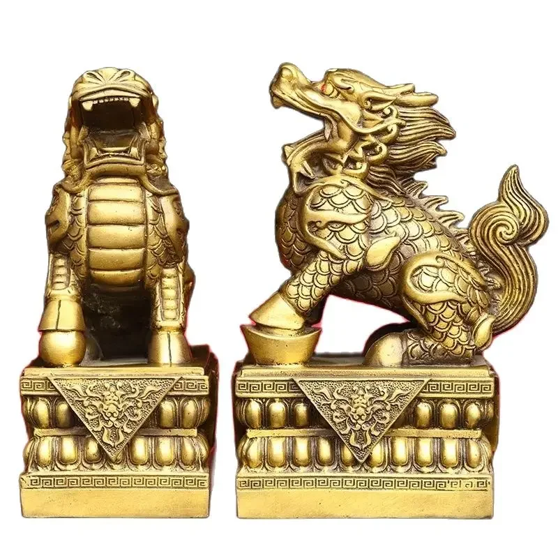 A pair of brass qilin ornaments for attracting wealth, guarding homes, and sending children. Brass qilin home office decoration