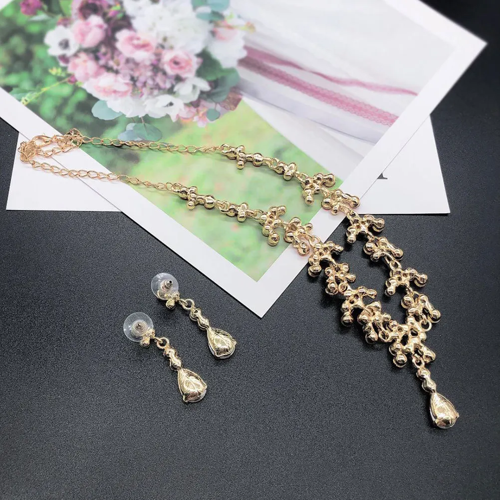

1Set Bride Necklace and Earring Set Red Rhinestone Jewelry Wedding Dress Accessories Perfect Gift Bride Necklace and Earring Set