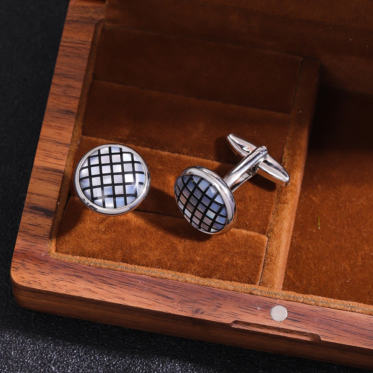 Personalized and Stylish Silver Seashell Ladies' Cufflinks: The Ultimate Choice for Party Gifts