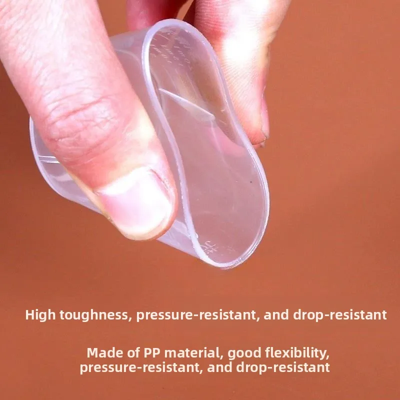 Food Grade PP Plastic Graduated Cup 10ml 15ml 20ml 30ml 50ml Kitchen Measuring Cup with Scale And Lid Small Beaker