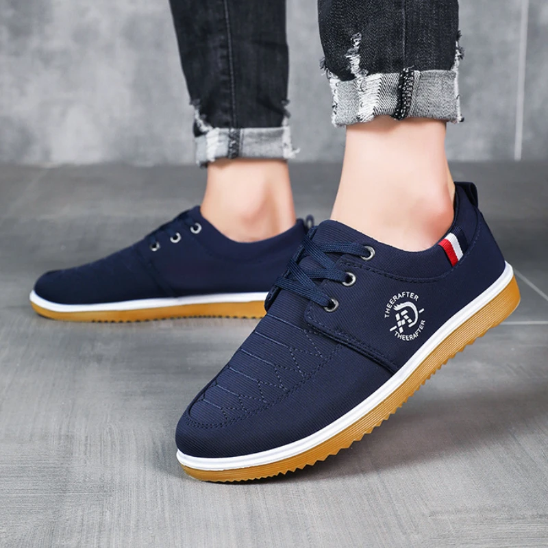 2024 Nowe męskie buty płócienne Lekkie buty sportowe dla mężczyzn Siatkowe oddychające buty wulkanizowane Moda Sznurowane męskie trampki Rozmiar