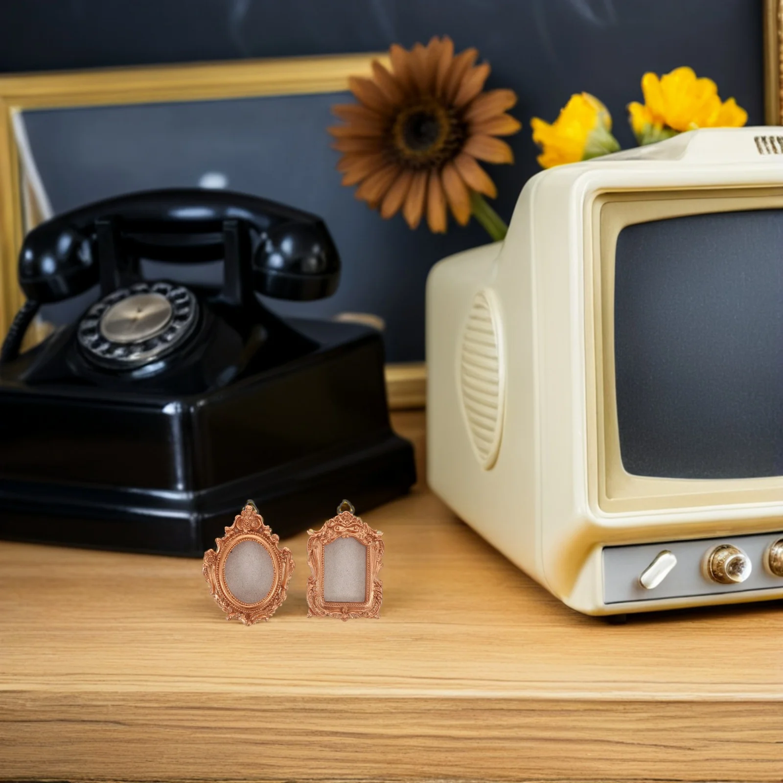 

2Pcs Mini Photo Frames Small Vintage Style Wall Hanging Picture Frames for Displaying Photos in Living Room Bedroom Kitchen