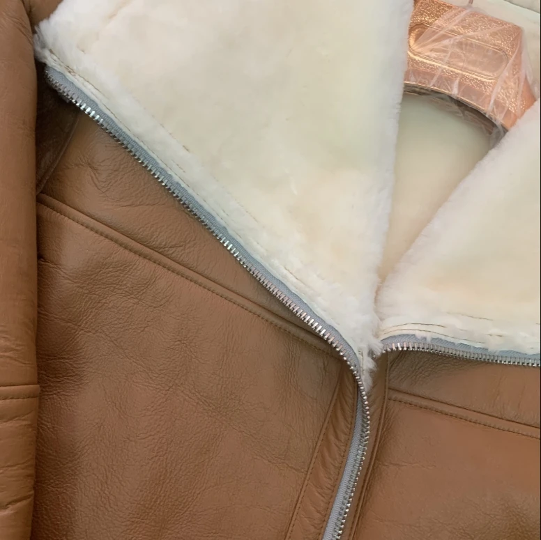 سترة نسائية من فرو الغنم الأصلي بياقة متوسطة الطول وفضفاضة عصرية للشتاء وسميكة ودافئة