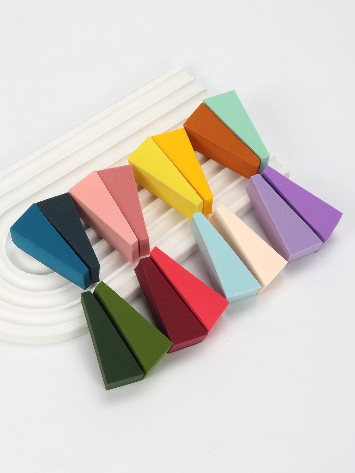 ランダム台形パウダーパフ 10-20-30-50-100 個、ウェットおよびドライメイクアップツール、すべての肌タイプに適しています