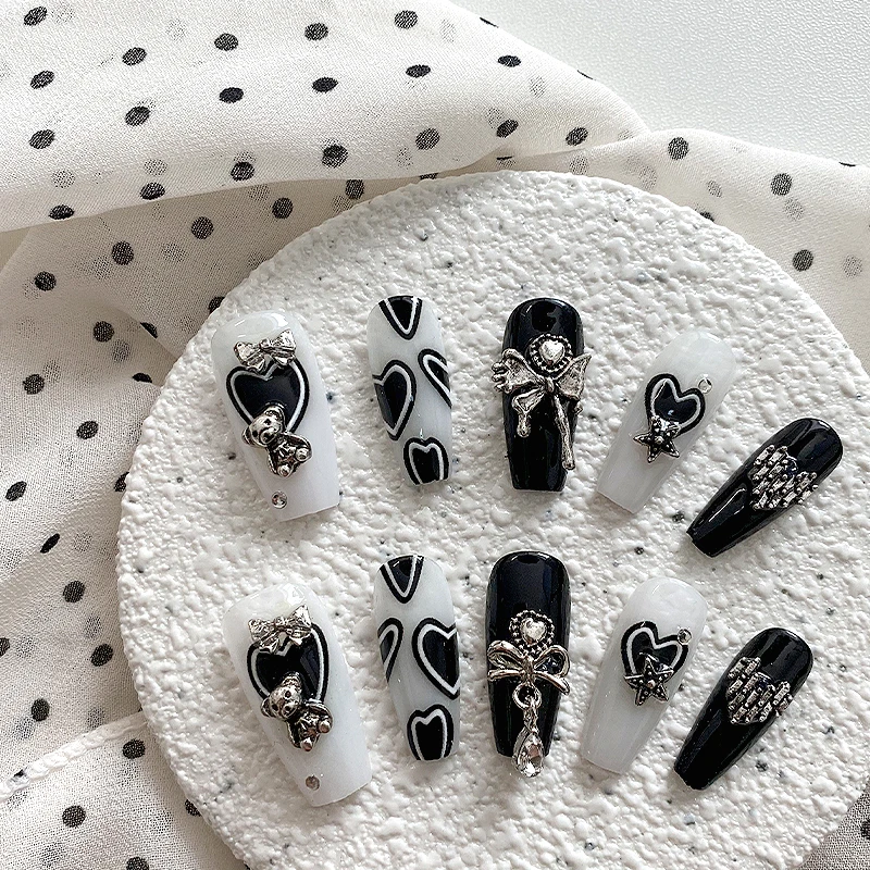 

10pcs handmade coffin shaped nail art, beautiful fake nails, black and white heart-shaped nail art, suitable for girls to use