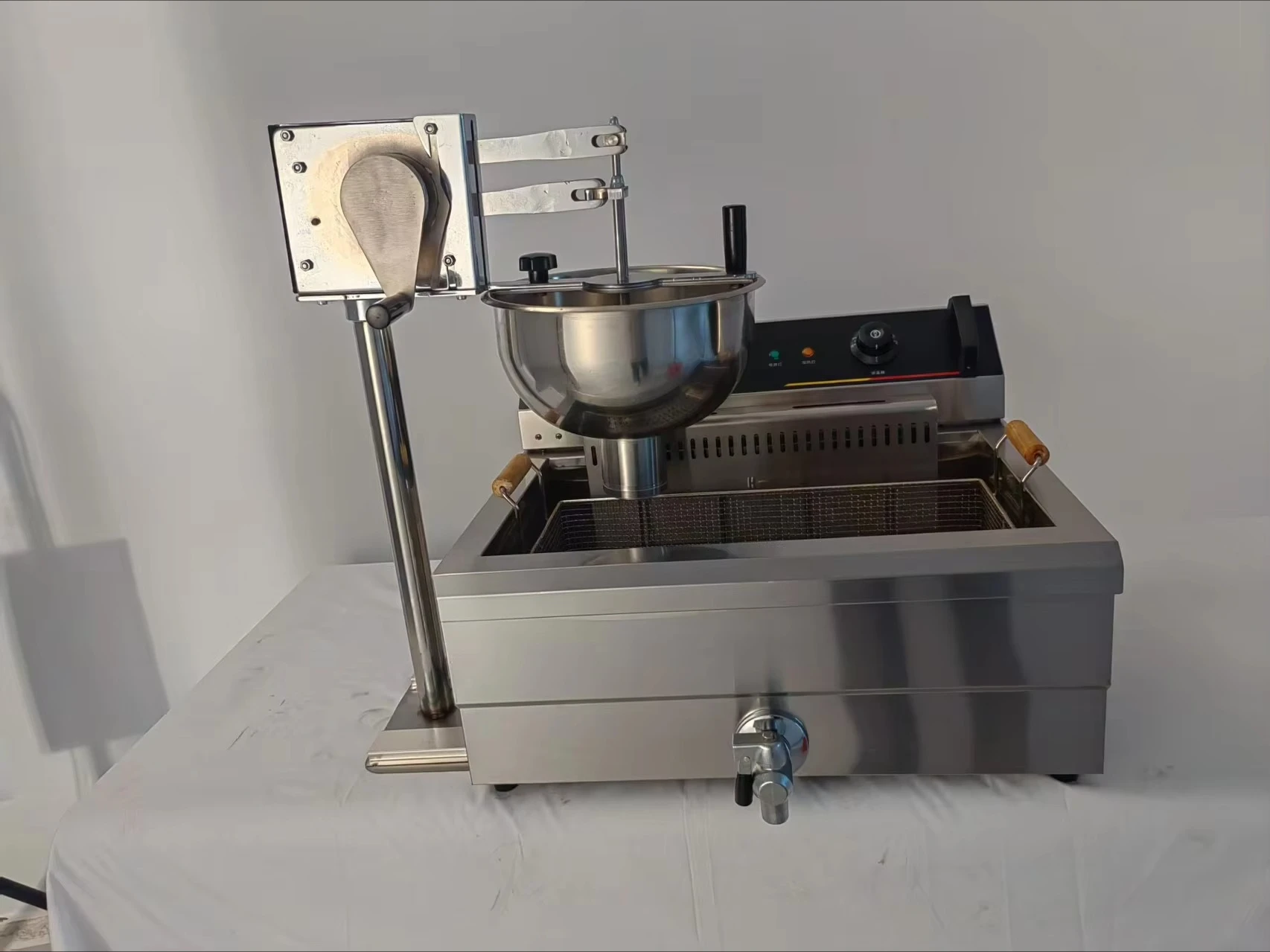 FOODLINE Lakeside Food Booth Doughnut Maker Anti Corrosion Cabinet Adjustable Baking Temp Processing Unit