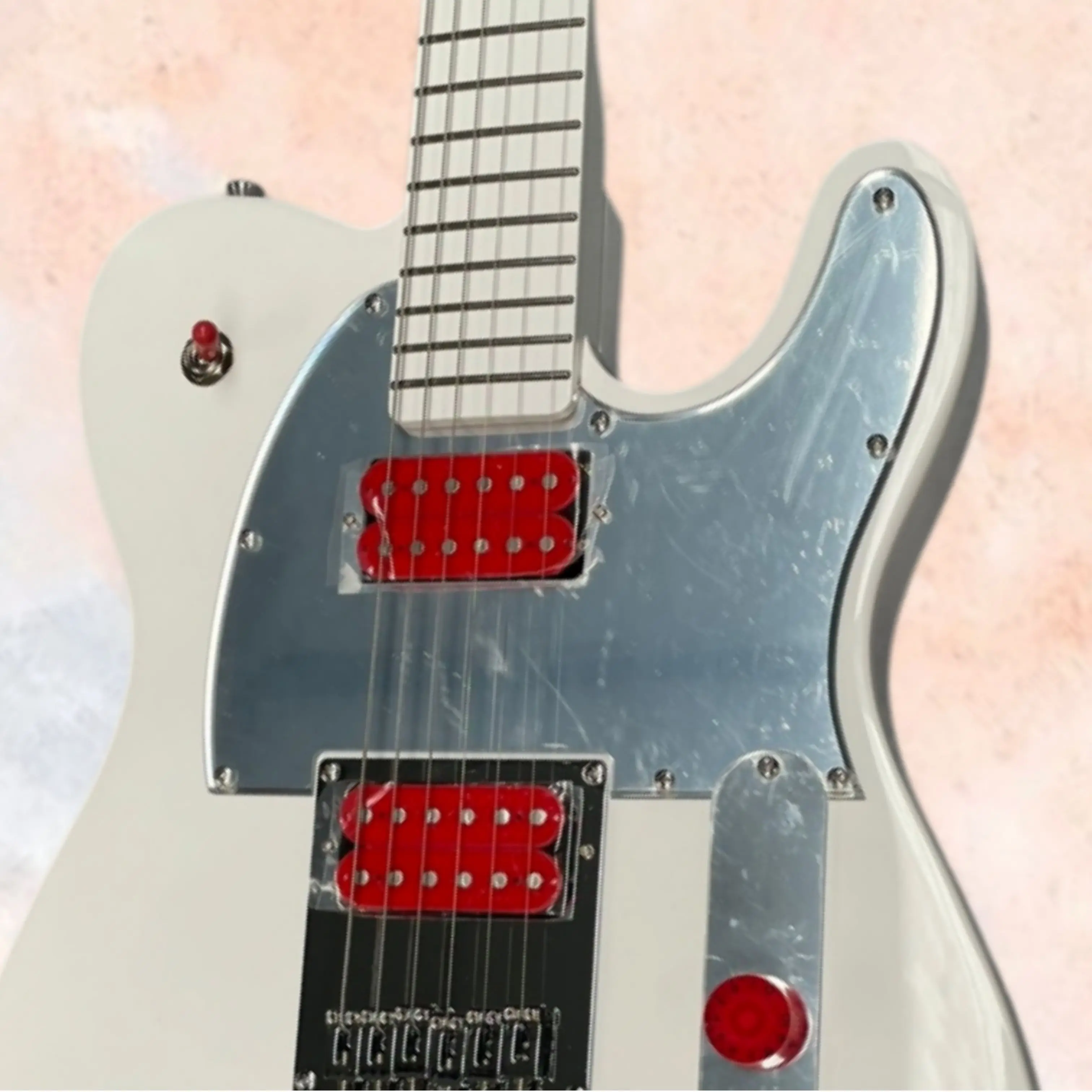 White Solid Electric Guitar Mirror-Finish Metal Guard HH Red Pickups,Red Knob & Switch Guitars,  Live Performances Guitarra