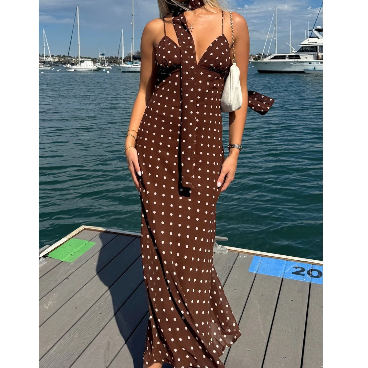 Vestido elegante sem mangas com bolinhas, vestido longo regata feminino, verão, moda, costas nuas, alça espaguete, vestido plissado com cachecol