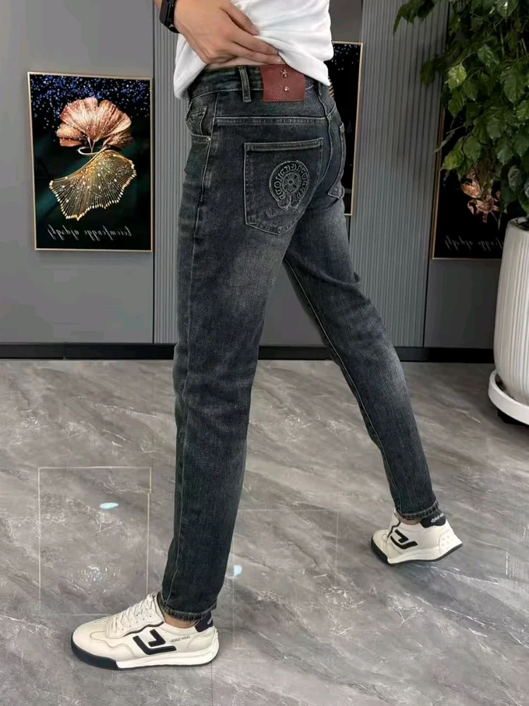 

Высококачественные модные мужские джинсы: новая осенне-зимняя коллекция, универсальные, легкие, роскошные, трендовые, с улучшенными характеристиками