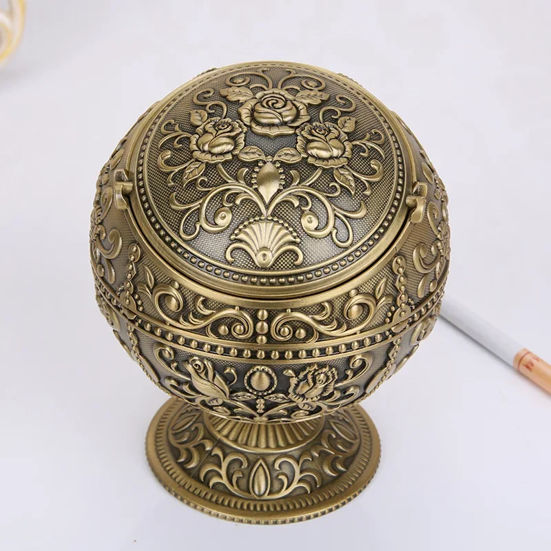 Multifunctional creative ashtray with lid European ashtray living room metal living room KTV office home with lid