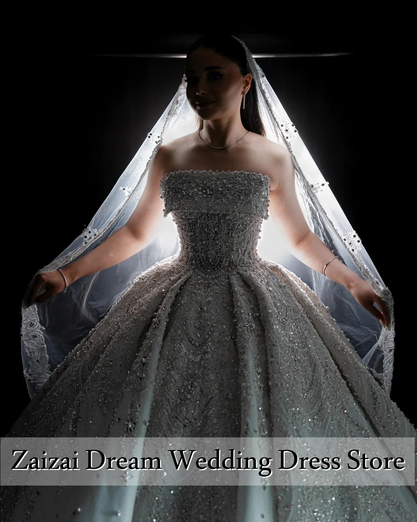 تخصيص رائعة مطرز اللؤلؤ الكرة ثوب الزفاف مطرزة يزين زي العرائس حمالة بلا أكمام فيستدو دي نوفيا