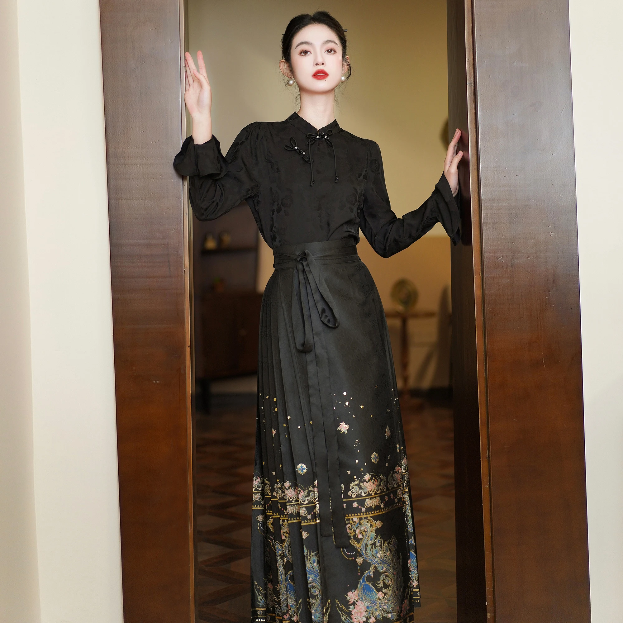2026 New Style National Trend Bell Sleeve Top Women's Fashion Polyester Material Age Group 25-35 Years Old Autumn Season