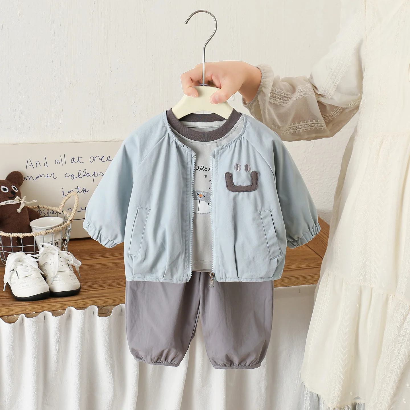 Boys' Autumn Sets Embroidered Zipper Jacket Cartoon Printed and O-Neck Shirt and Elastic Waist Tapered Pants Three Price Sets