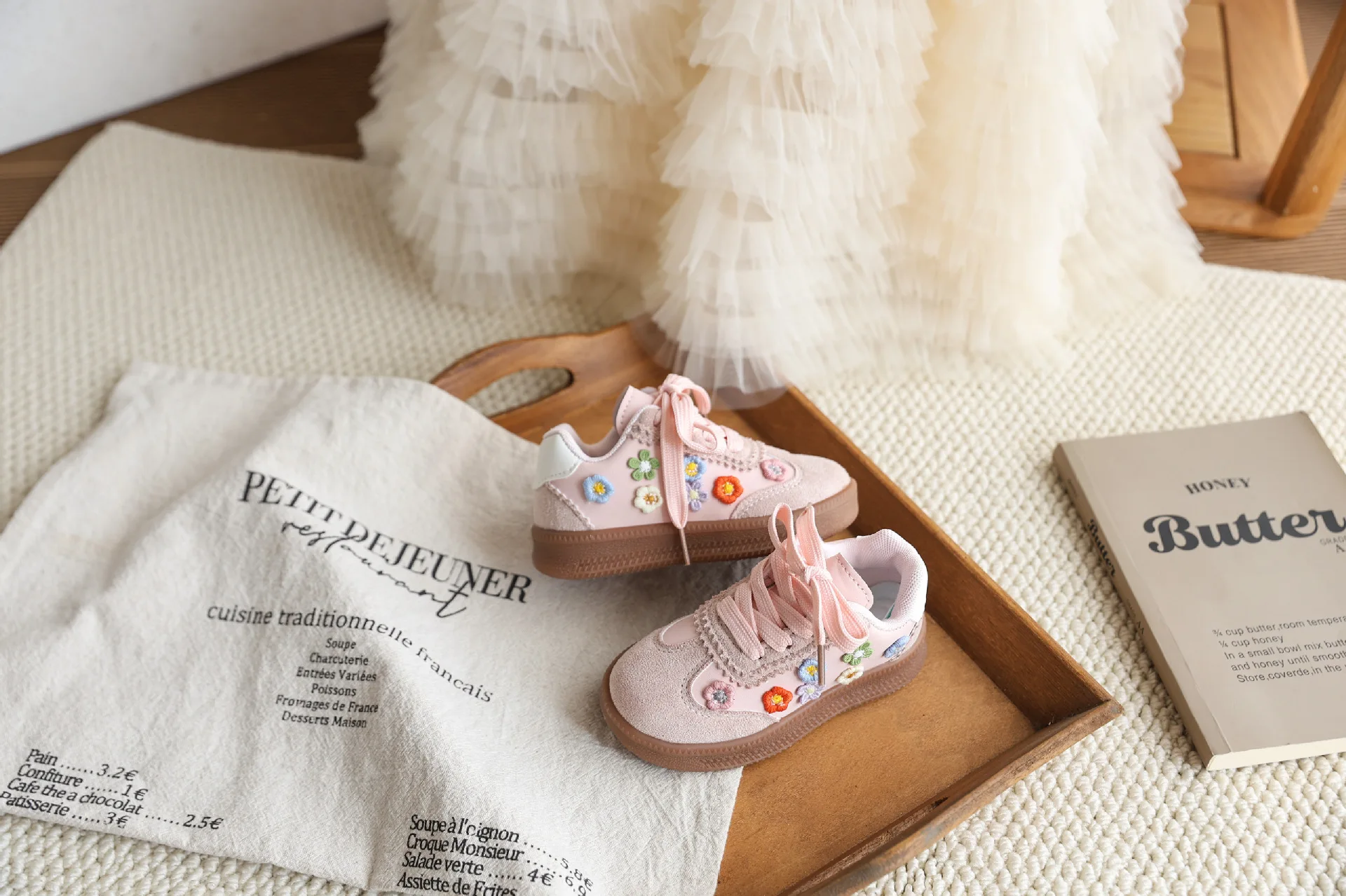 2026 Flache Schuhe für Mädchen, Frühling-Herbst Mode, Applikationen, Atmungsaktiv, Bestickte Blumen, Schnürsenkel, Lässige Komfort-Sneaker – Detail 5