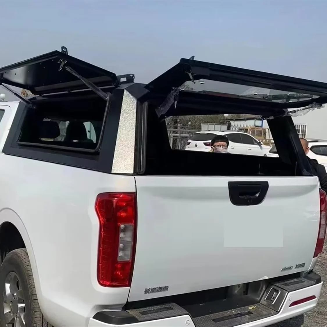

Крышка кузова Dream Garage Tonneau Cover для грузовиков Ram 2500, жесткий тент из алюминиевого сплава для грузовиков.