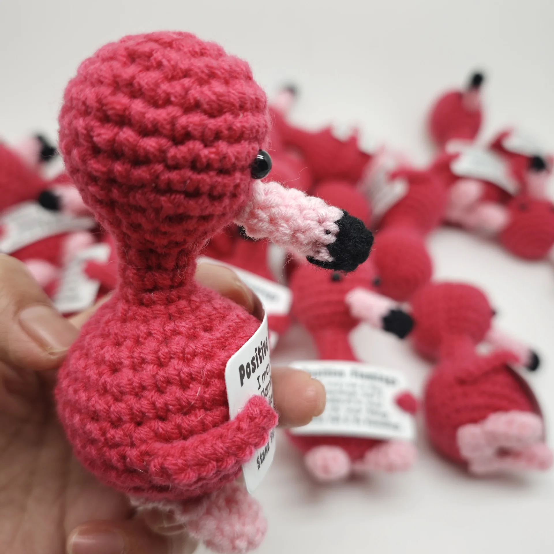 مضحك الكروشيه الدعم العاطفي إيجابي فلامنغو دمية مع بطاقة غرفة المنزل الديكور اليدوية الصوف محبوك فلامنغو حلية