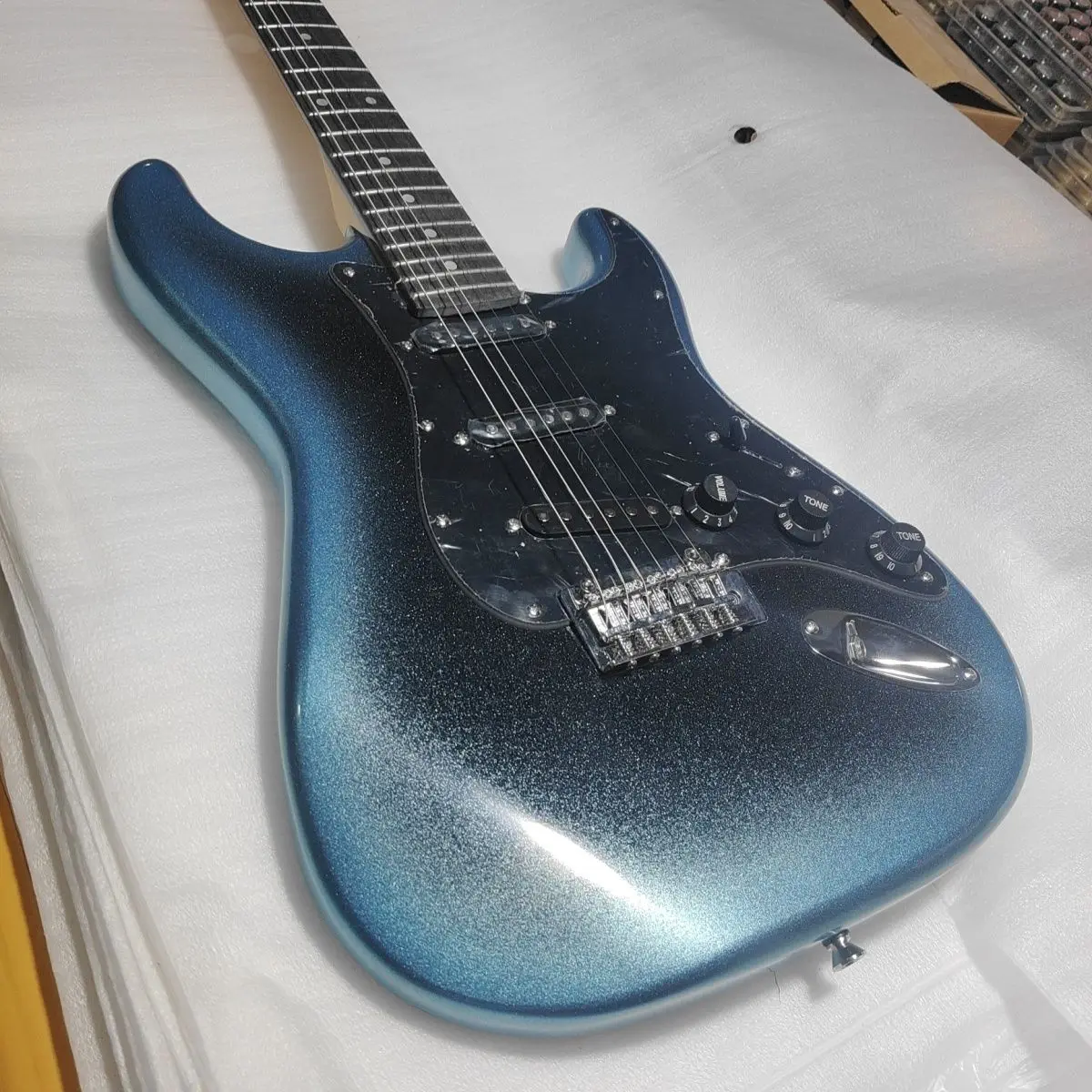 Customized dark night blue two-point small double rocking electric guitar, nice tone, five gear switching, high aesthetic value