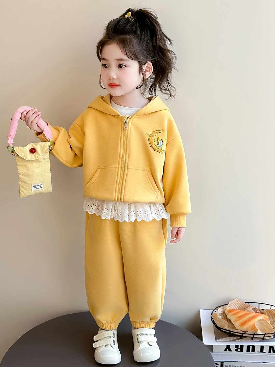 

Повседневная спортивная одежда с мультяшными рисунками для девочек, весенне-осенний комплект из двух предметов, удобный свитшот с длинными рукавами и брюки для детей