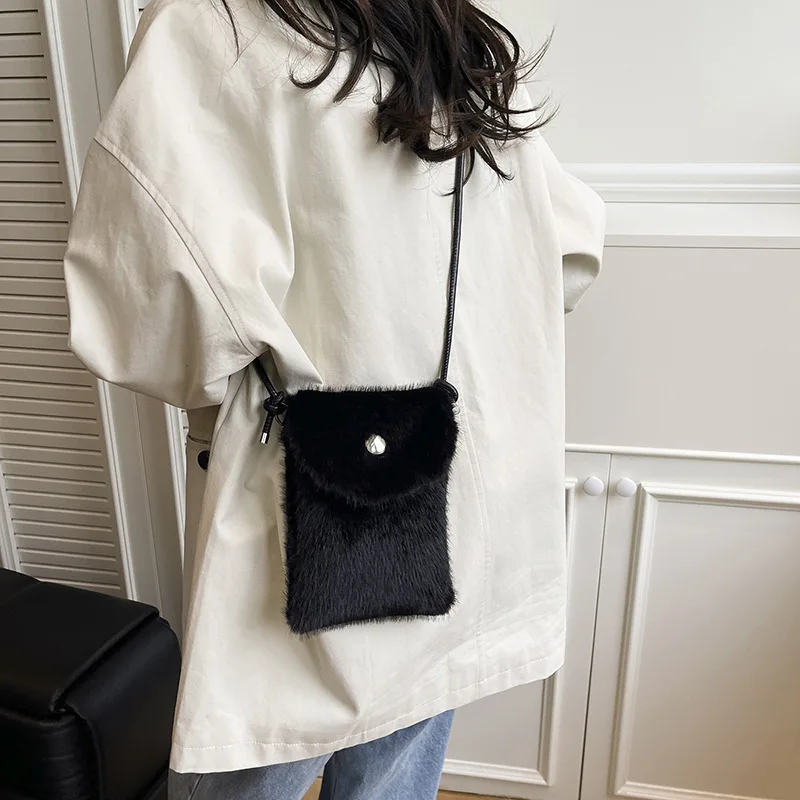 Autumn Winter Plush Women Crossbody Bag Single Shoulder Korean Edition Fashion Trend Korean Mini Simple 2026 New Flip Phone Bag