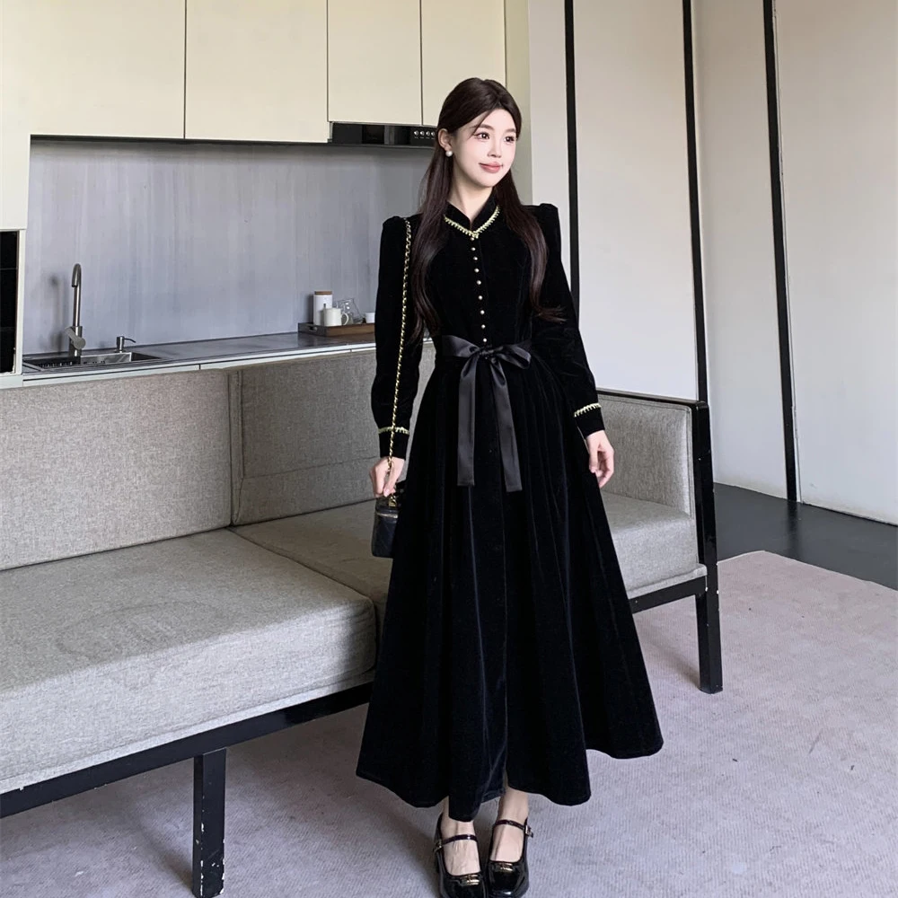 2026 Damen Französischer Hepburn-Stil Samtkleid Lang Schwarz A-Linie Elegant Figurbetont für Herbst Winter Abendparty