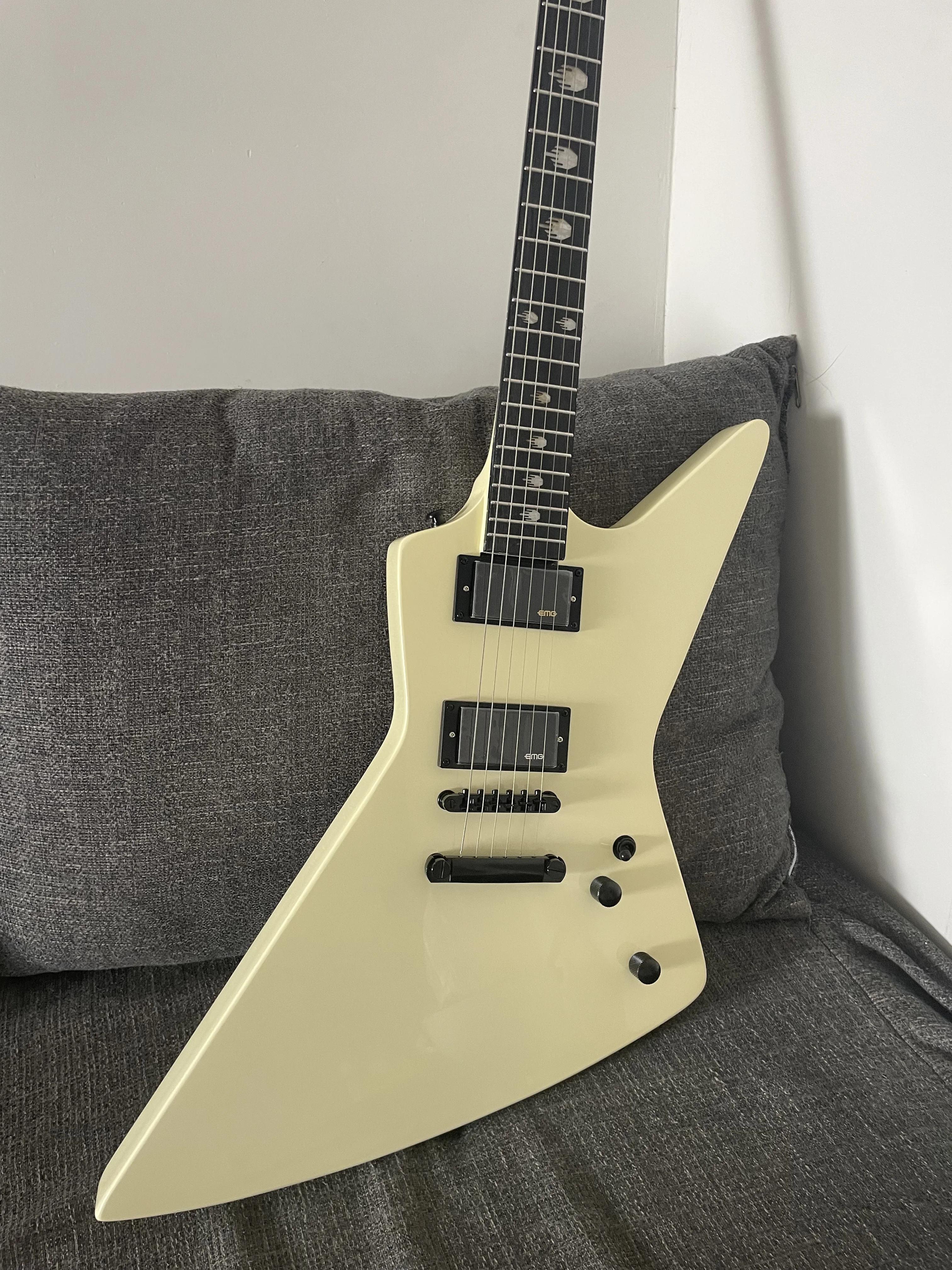 Diapasón de palisandro personalizado especial MX-220 Explorer guitarra eléctrica Beige