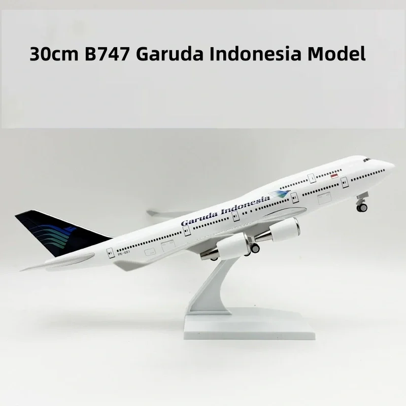 

30 см, масштаб 1/250, модель самолета B747 Garuda, Индонезия, модель из смолы, литой под давлением самолет, детская игрушка с колесами, подставка, сувенир