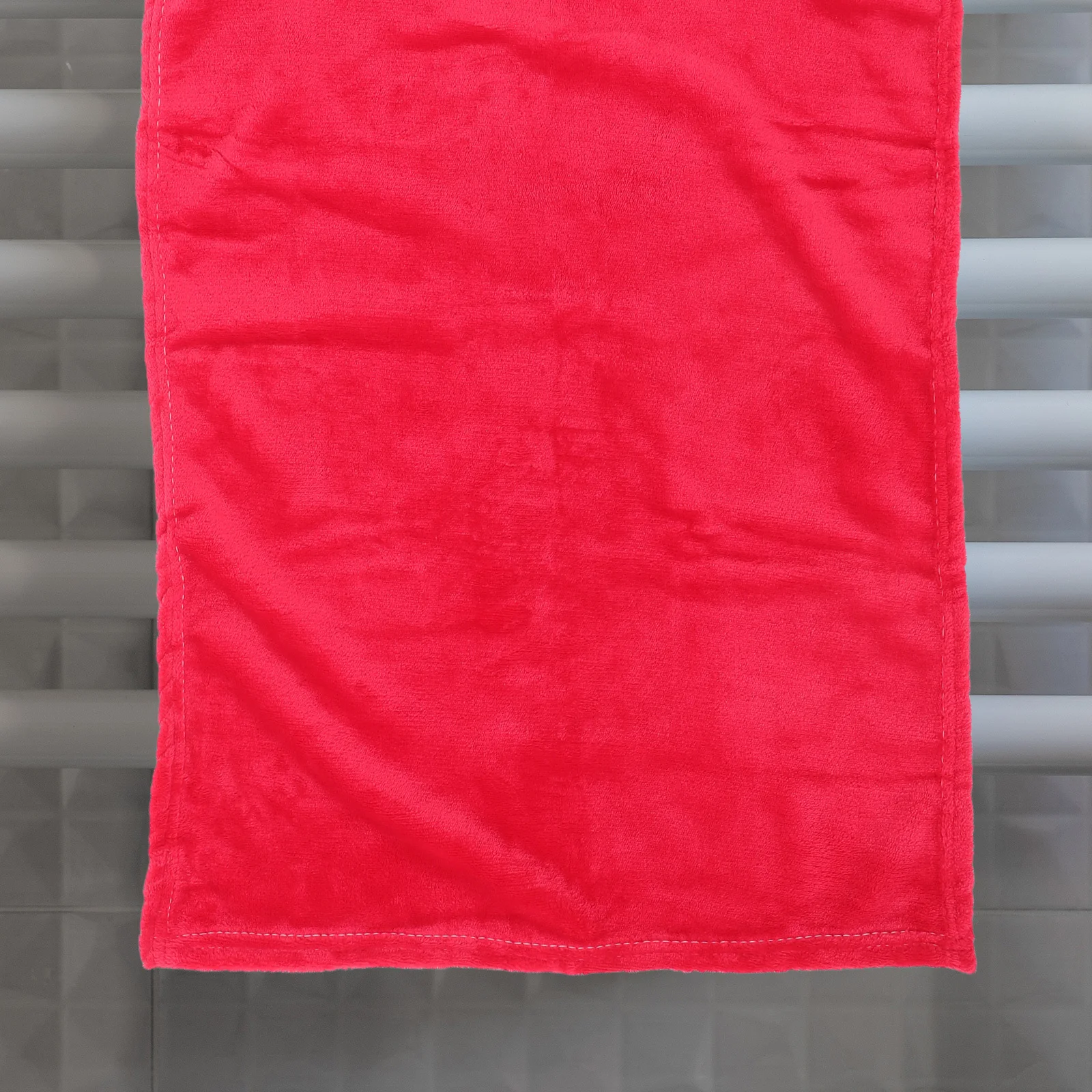 بطانية للحيوانات الأليفة بلون سادة، أحمر لامع، صوف ناعم من الفلانيل الحراري، مريح وخفيف الوزن، للاستخدام الدائري للعام #1