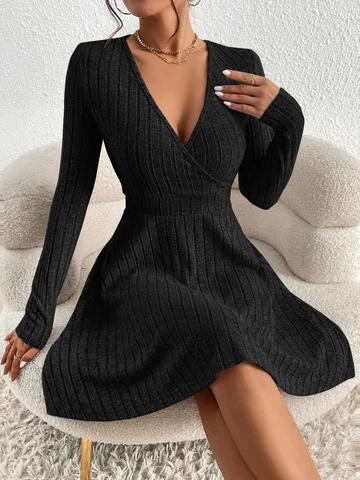 Nuovo per l'autunno/Inverno 2024 donne maglia sottile sexy vestito aderente con scollo a V abito a maniche lunghe solido casual abito maglione midi