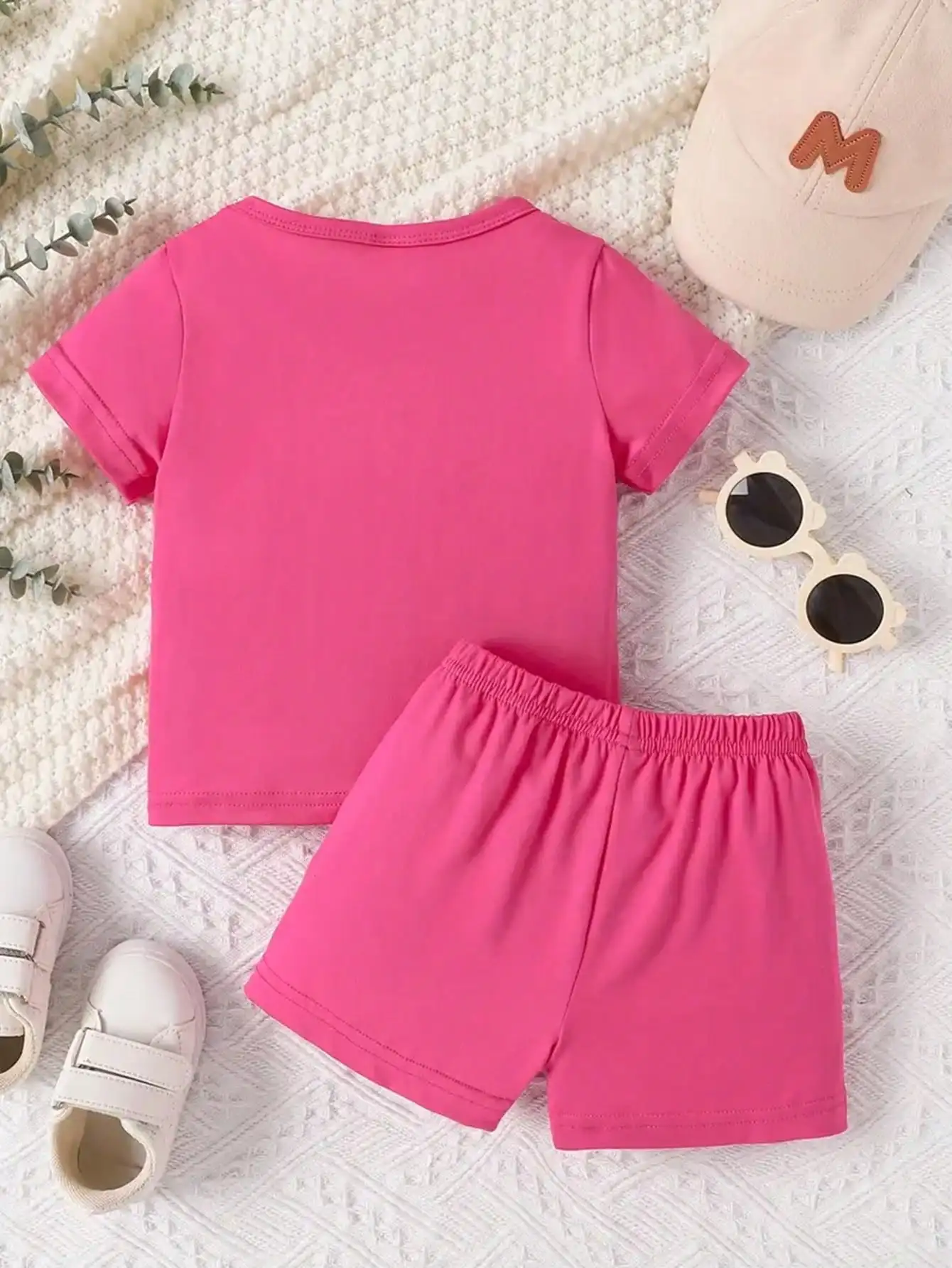 2026 Mädchen-Liebesbrief-Print Zweiteiler-Set Rundhals-Kurzarm-T-Shirt + lockere einfarbige Shorts Sommer-Set – Detail 22