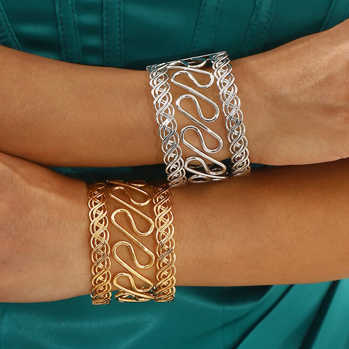 B2754 exaggerated hollow metal opening bracelet, fashionable personality, high-end temperament, simple niche bracelet
