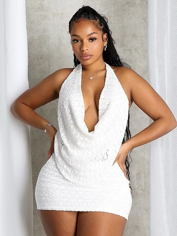 

Женский комплект из двух предметов: облегающая юбка-шорты и брюки-шорты с низкой посадкой из ПВХ с цветочным узором