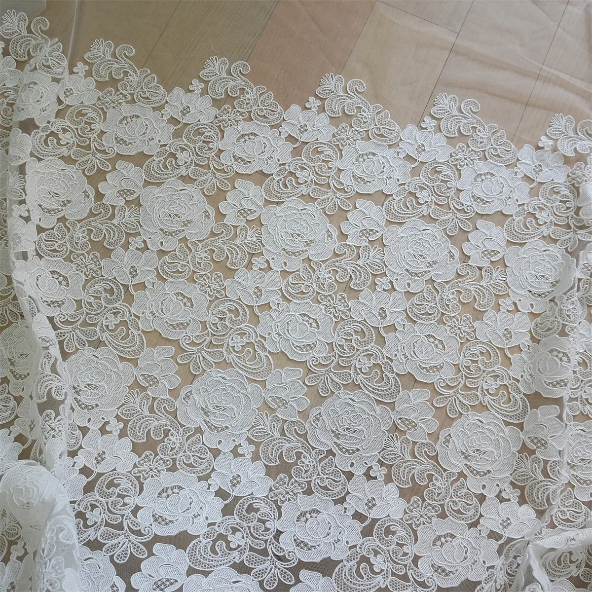 Rand bestickter Rosen-Spitzenstoff, schöne Braut, Hochzeitskleid, DIY-Nähzubehör RS2509162 – Detail 2