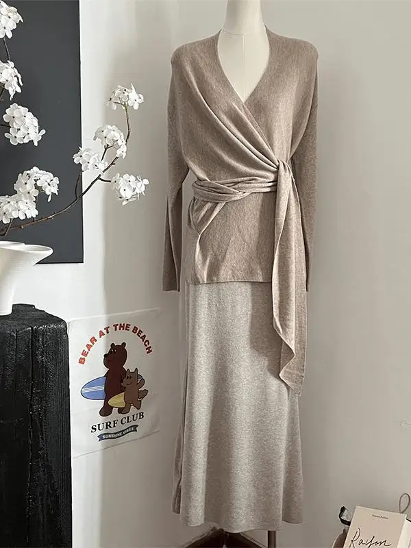 

Spring 2025 Fashion Knitted Two-Way Wear Belted Half Skirt Set Elegant Gentle Design V-Neck Long Sleeve Student Work Uniform