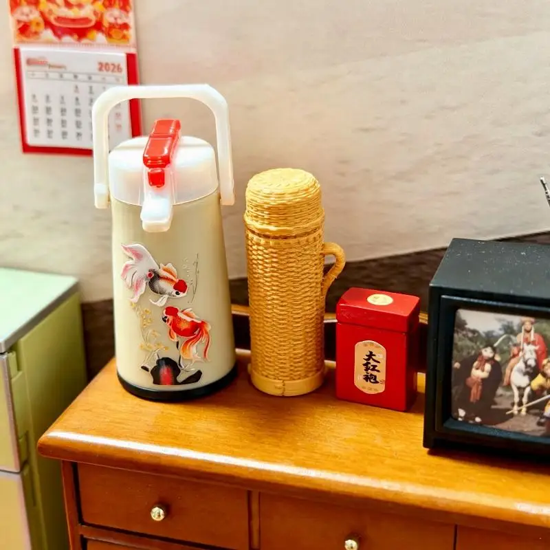 1/12 Mini Warm Water Bottle Thermos Model Dollhouse Chinese Nostalgic Scene Decor Accessory Random Design