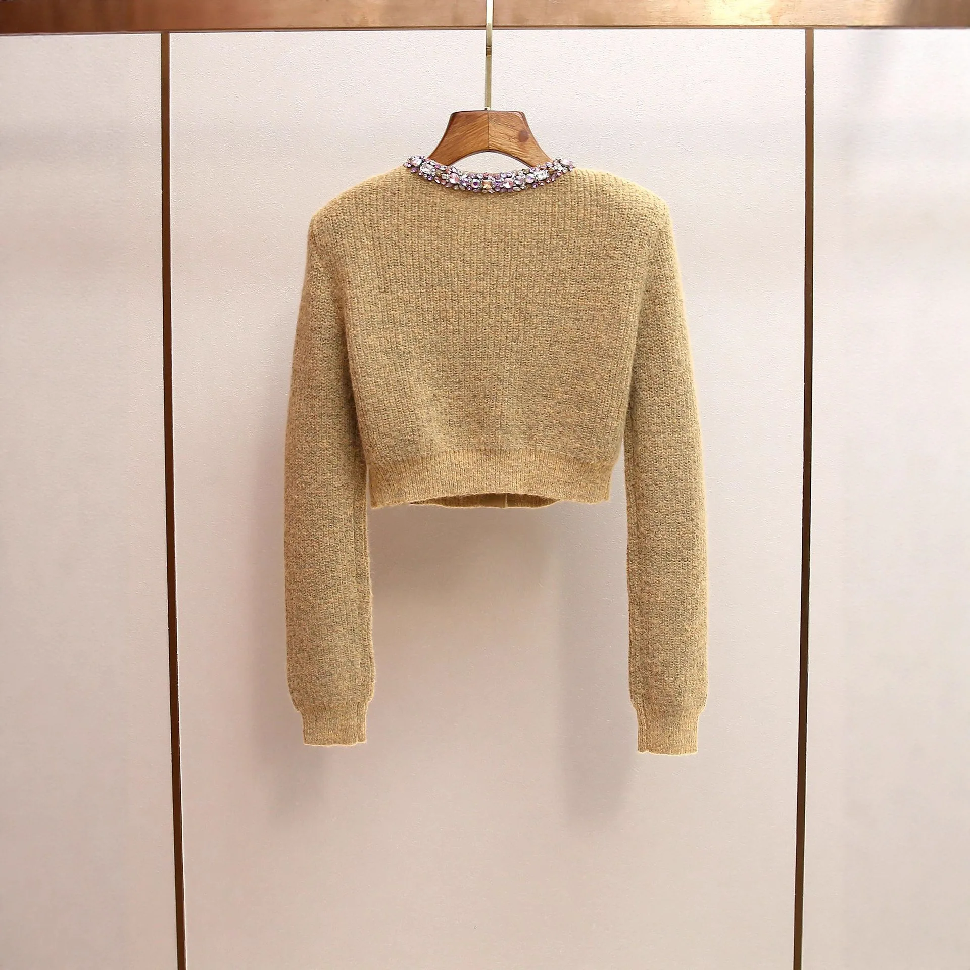 2025 herbst Neue Kaffee Verstärktes Diamanten Chic Pullover Jacke Weibliche O Hals Langarm Abnehmen Luxus frauen Pullover Mantel