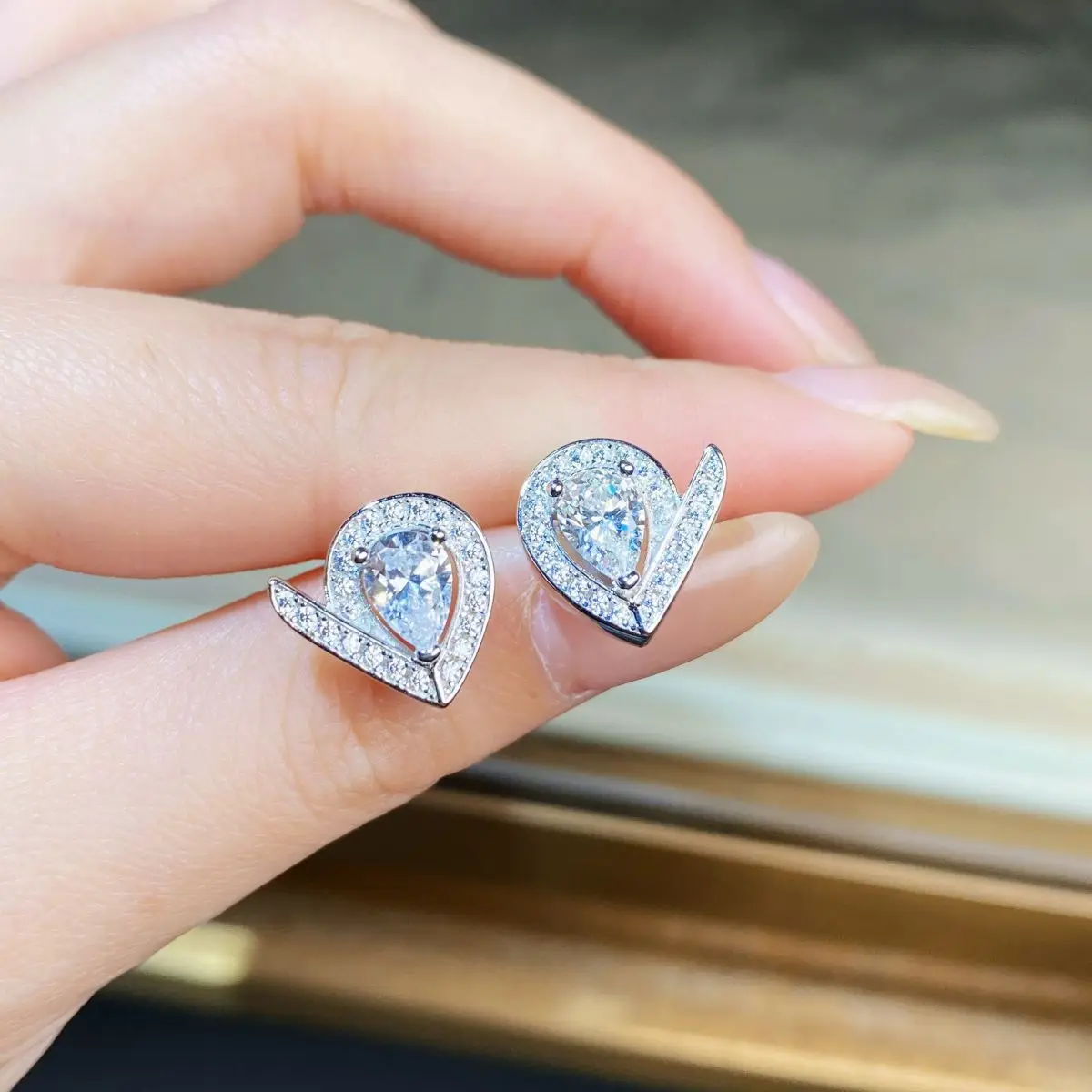 

S925 Sterling Silver Mozambique Earrings, 1 Carat Pear Shaped Earrings, Ins Style, European and American Cross-border