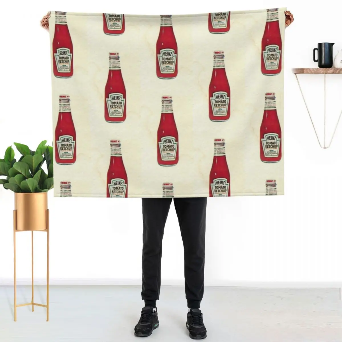 Halftone image of ketchup (catsup) Tomato Ketchup bottle Throw Blanket Men's Soft Warm Throw Blanket for Couch