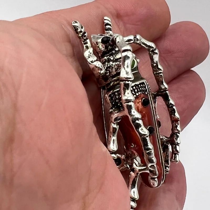 Women\'s Personalized Oil Drop Vintage Brooch Exquisite Simulation Animal Brooch for Men and Women Locust Clothing Gifts