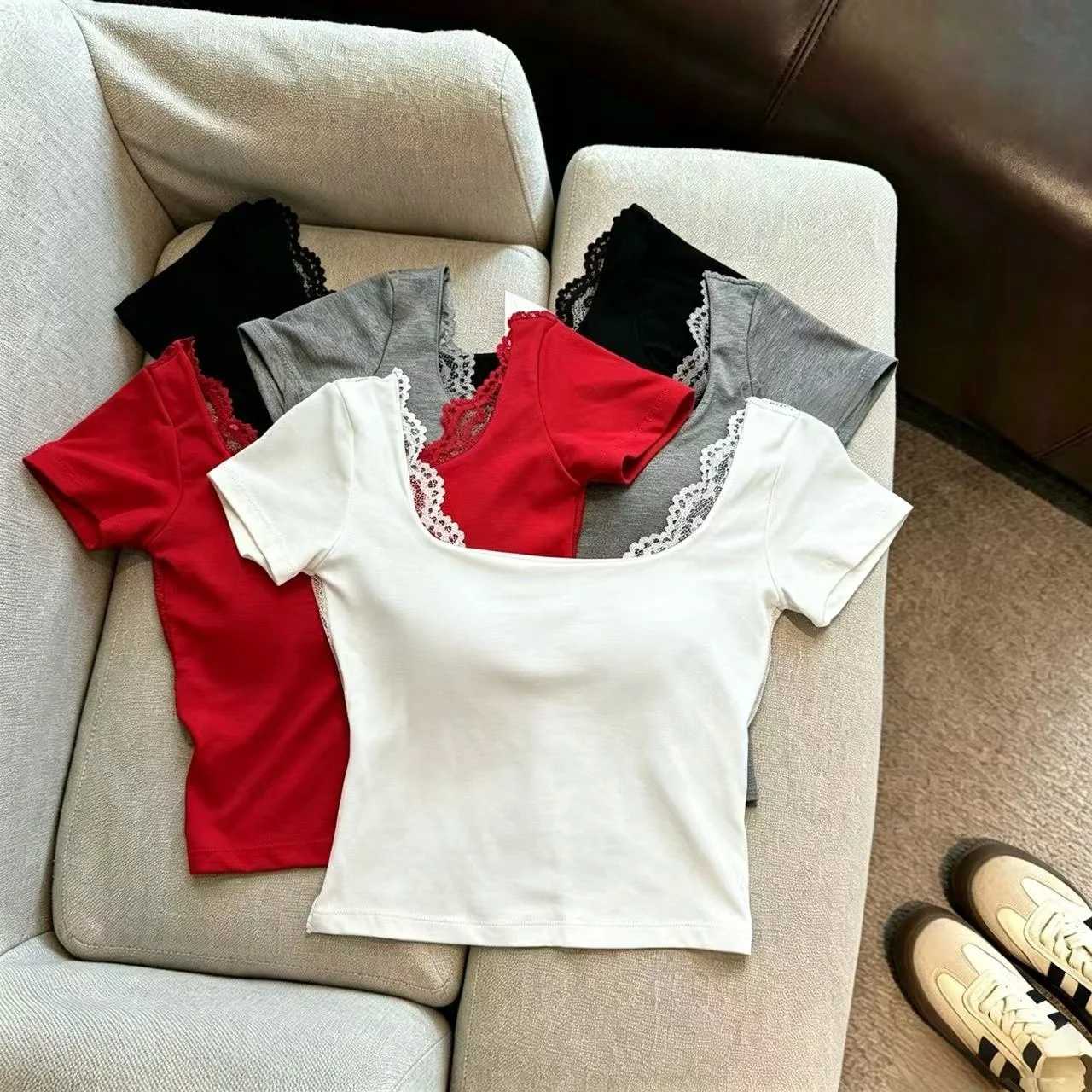 Summer New Sexy Lace Splice Backless Short Sleeve T-Shirt Women Slimming One-Piece with Chest Pad Top V-Neck Short Length