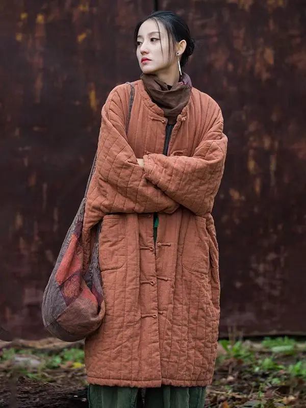 เสื้อโค้ทผู้หญิงผ้าฝ้ายลินินสไตล์จีนแบบใหม่ ติดกระดุม ความยาวปานกลาง ลายปักย้อนยุค แบรนด์ดัง