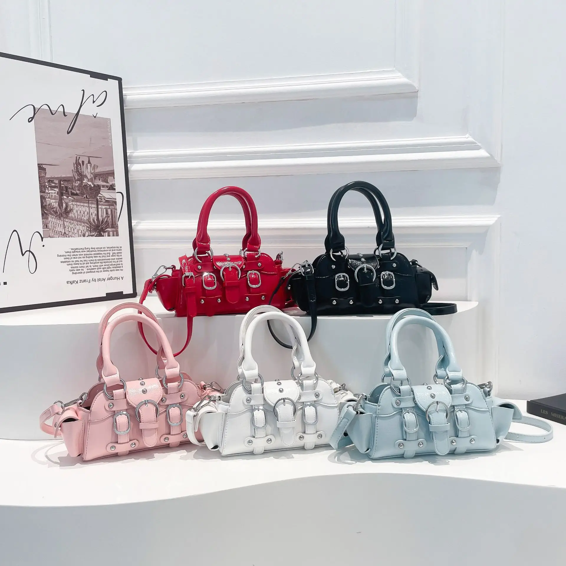 

Spicy girl style, fashionable and western-style, solid color motorcycle bag texture, trendy diagonal cross women's bag trend