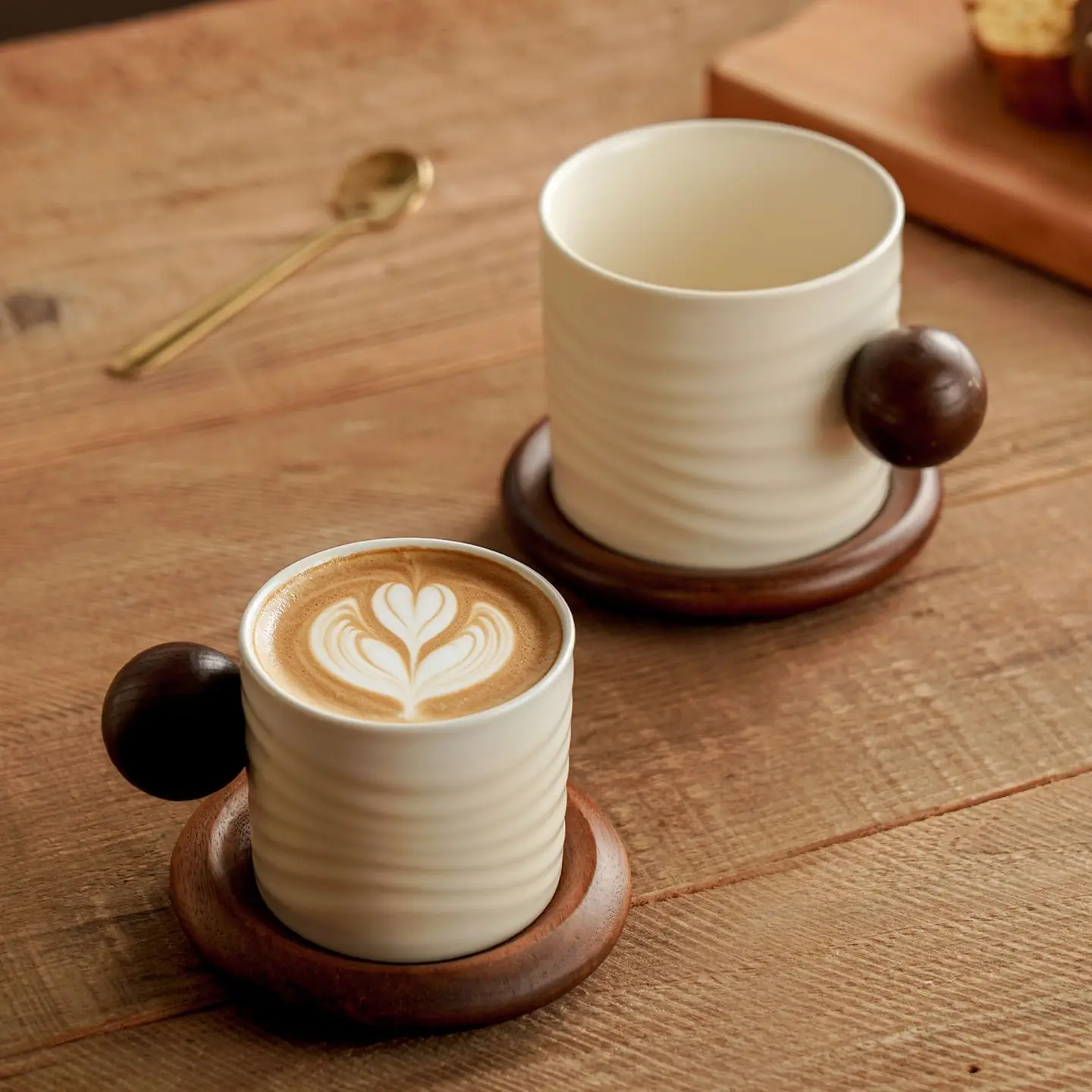Vintage Ivory Porcelain Coffee Cup Saucer with Wooden Bead Handle Large Capacity Tea Cup Office Home Couples' Mug Art Decoration