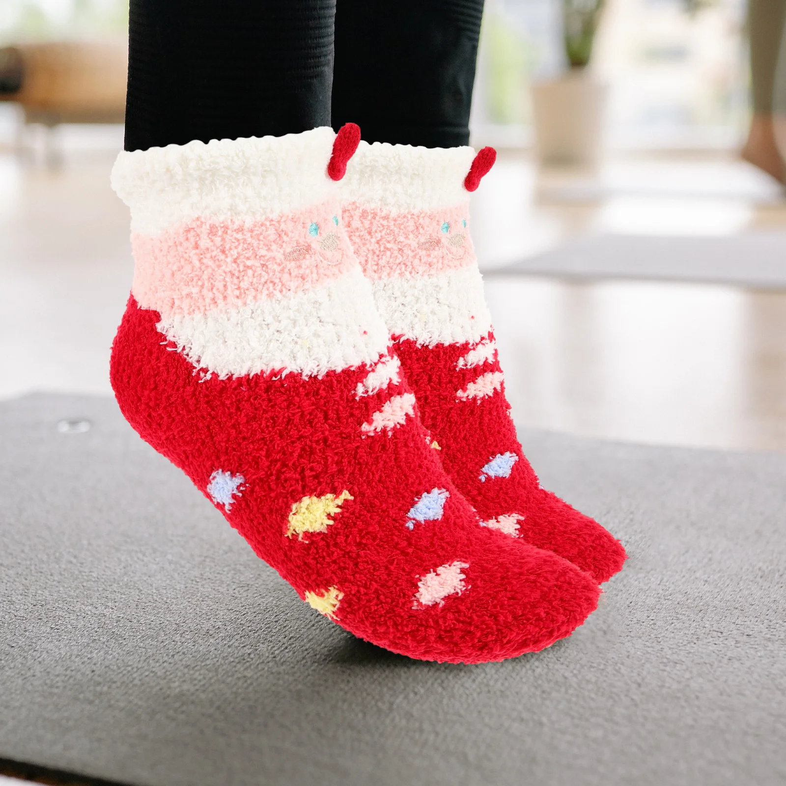 

4Pairs Festive Ankle Socks for Women Fashionable Christmas Socks Lightweight Comfortable Easy Care Ideal Gift for Holidays