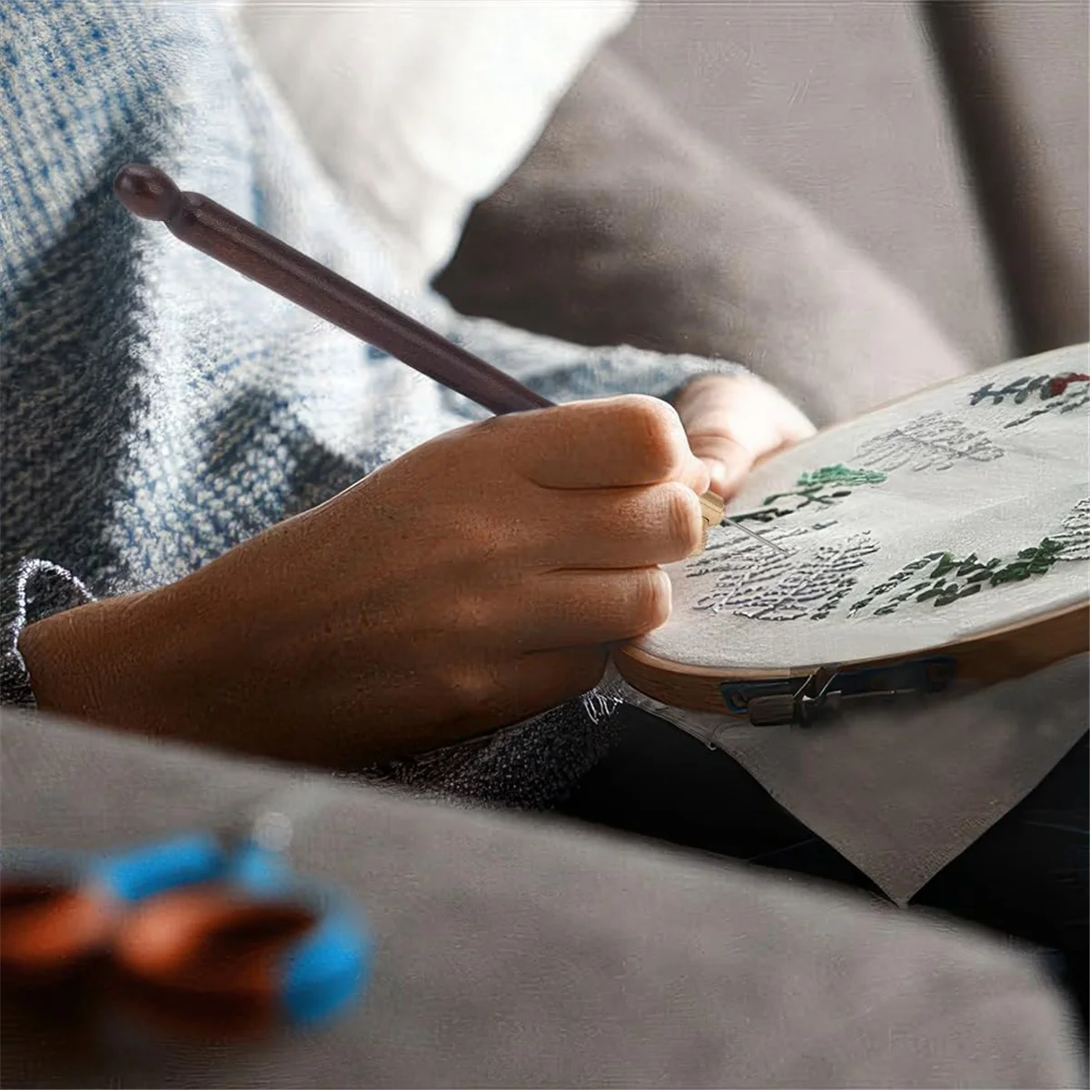 

B-T 4 Pcs Tambour Hooks Kit with 12 Needles, Embroidery Crochet Hooks Wooden Handle Sequin Beads Needle Set