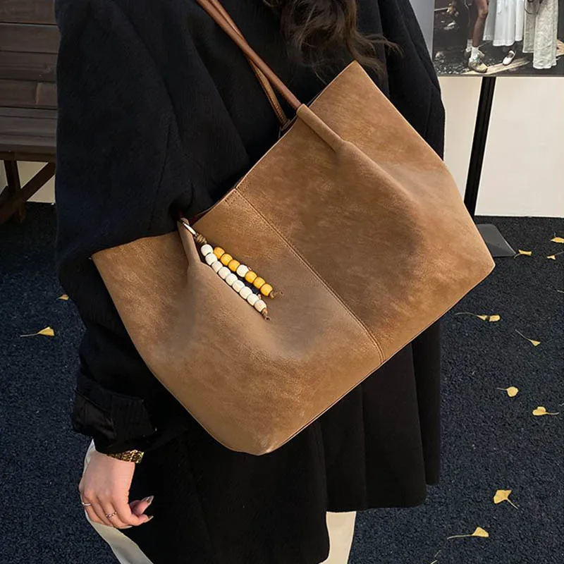Ladies' Handbag 2026 Fashionable Retro Tote Bag New Large Capacity Water Bucket Bags Commuter Armpit Shoulder Bags