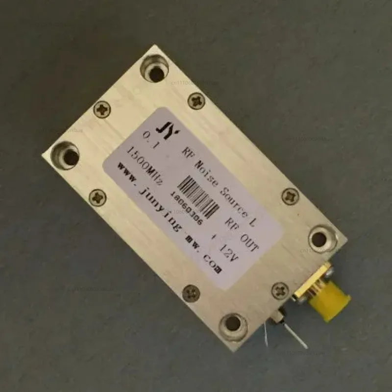Engineering Grade RF Noise Signal Source Signal Generator Spectrum Analyzer Tracking Source +7dBm 1.5GHz