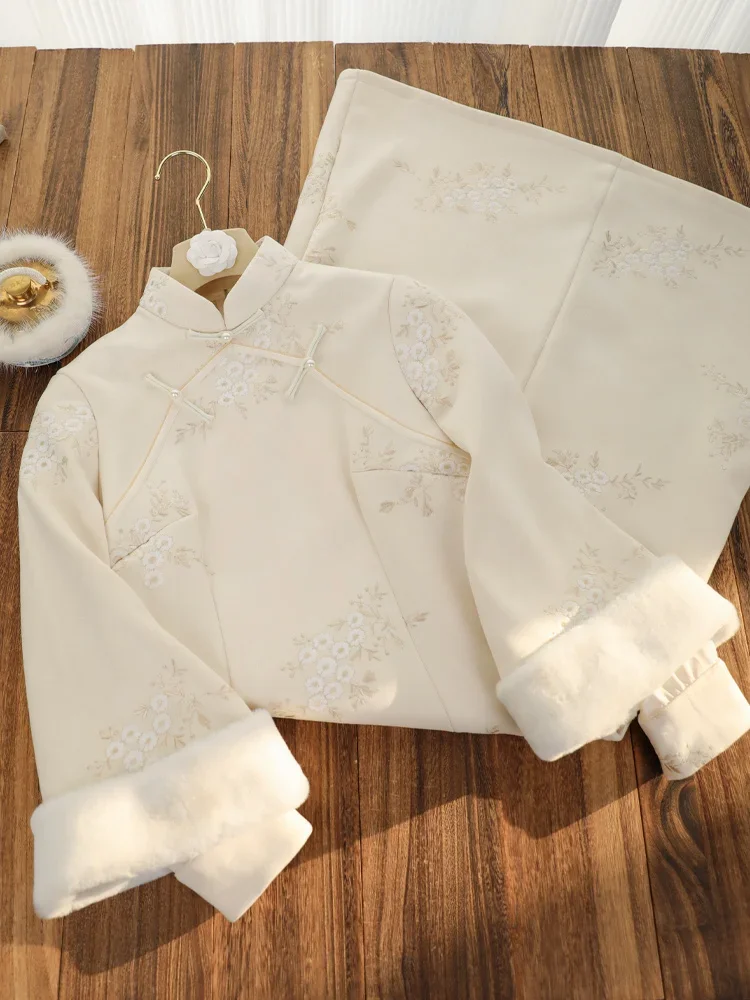 Retro beige embroidered inverted large-sleeved cheongsam, new warm, new Chinese-style daily wear