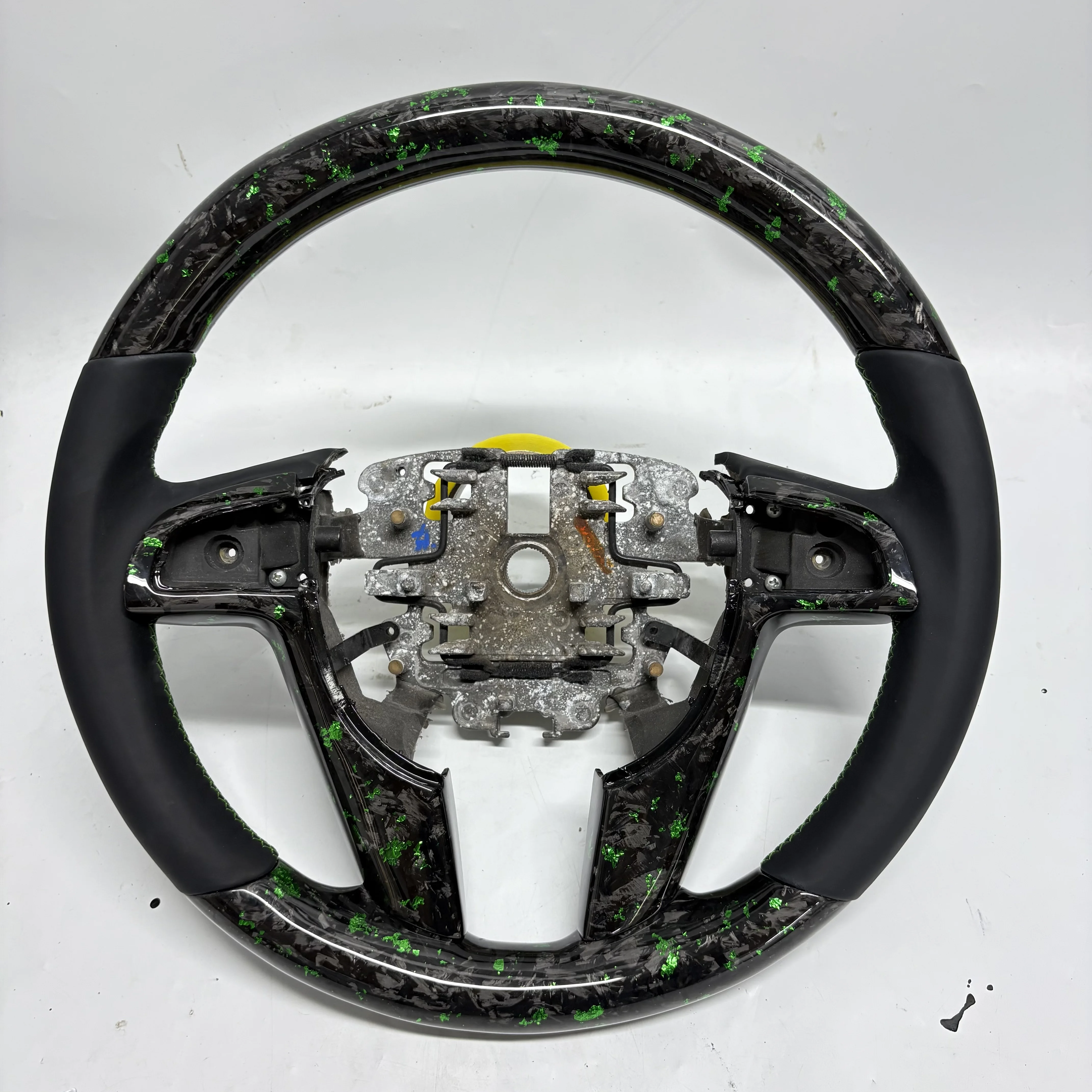 

Forged carbon fiber Steering Wheel for 2008 Pontiac G8 / Holden VF VE