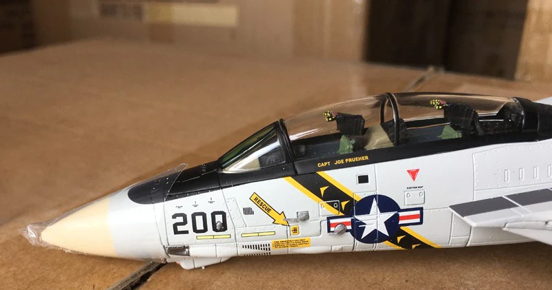 Feine 1/72 UNS F-14A Kämpfer Modell VF-84 Piraten Flagge Squadron Legierung sammlung modell Fegte flügel winkel kann geändert werden